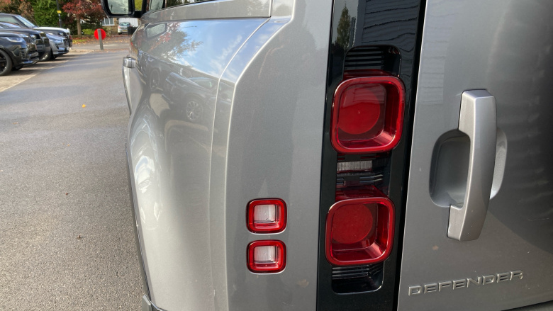 Land Rover Defender 3.0 D250 X-Dynamic S 90 3dr Auto Diesel Estate